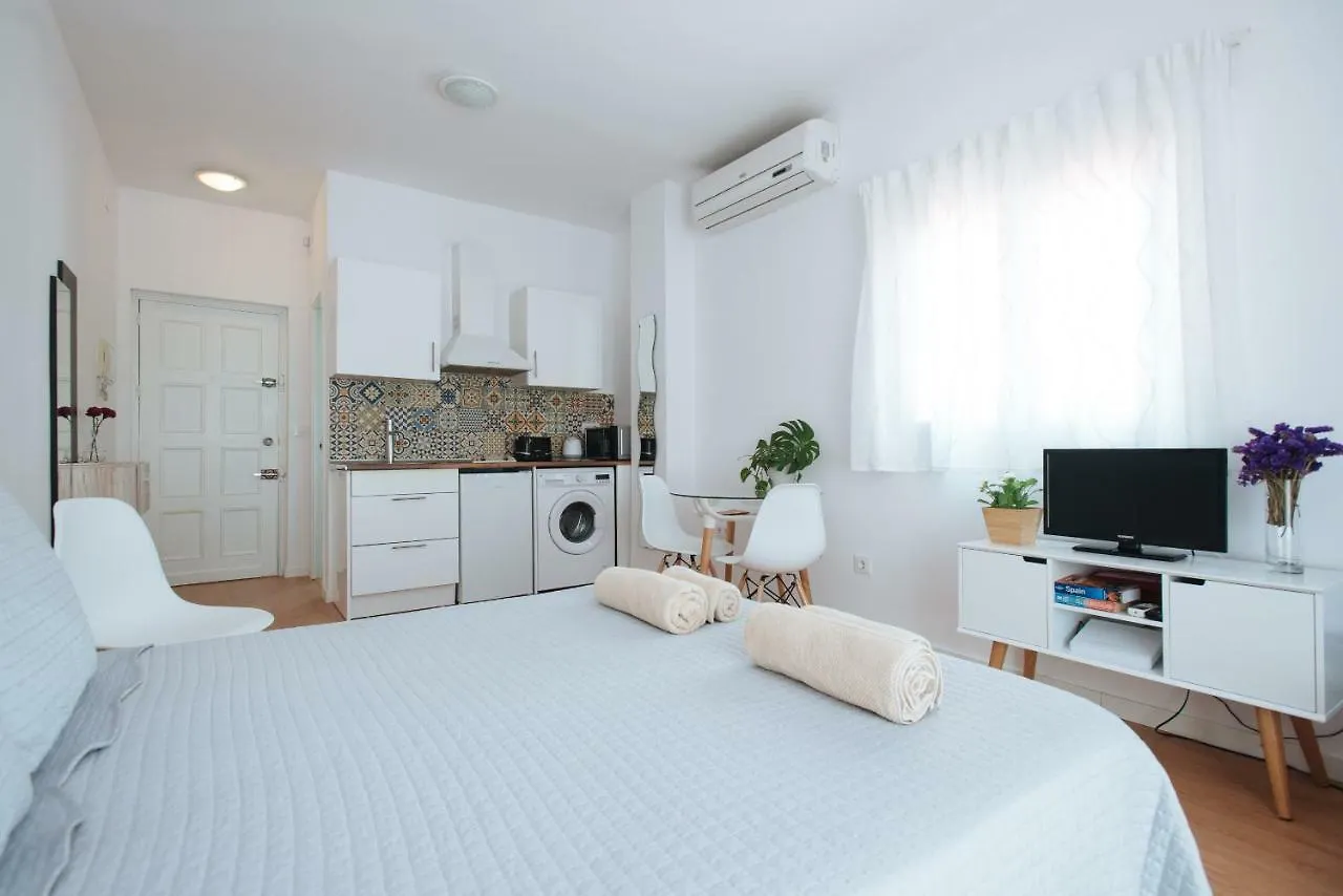 Charming Terrace - Sunny Chill Out Terrace Apartment Seville