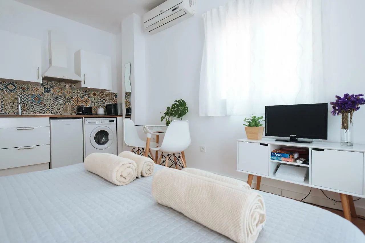Charming Terrace - Sunny Chill Out Terrace Apartment Seville Spain
